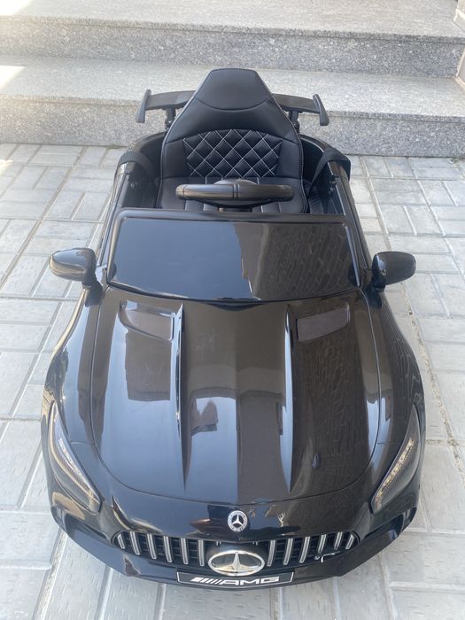 Детска акумулаторна кола Mercedes AMG GT R