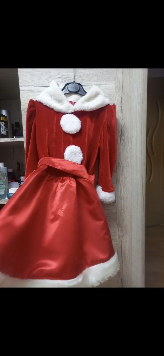 Rochiță craciunita, nouă