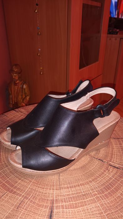 Чисто нови обувки и маратонки