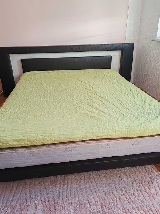 Спалня тапицирана