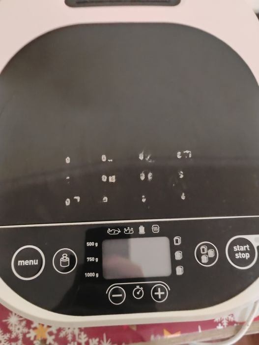 Vând urgent apărat de făcut pâine nou fara livrare