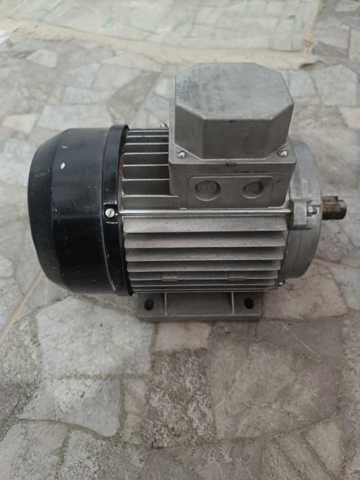 Трифазен двигател 0.55 кW 1380 оборота България