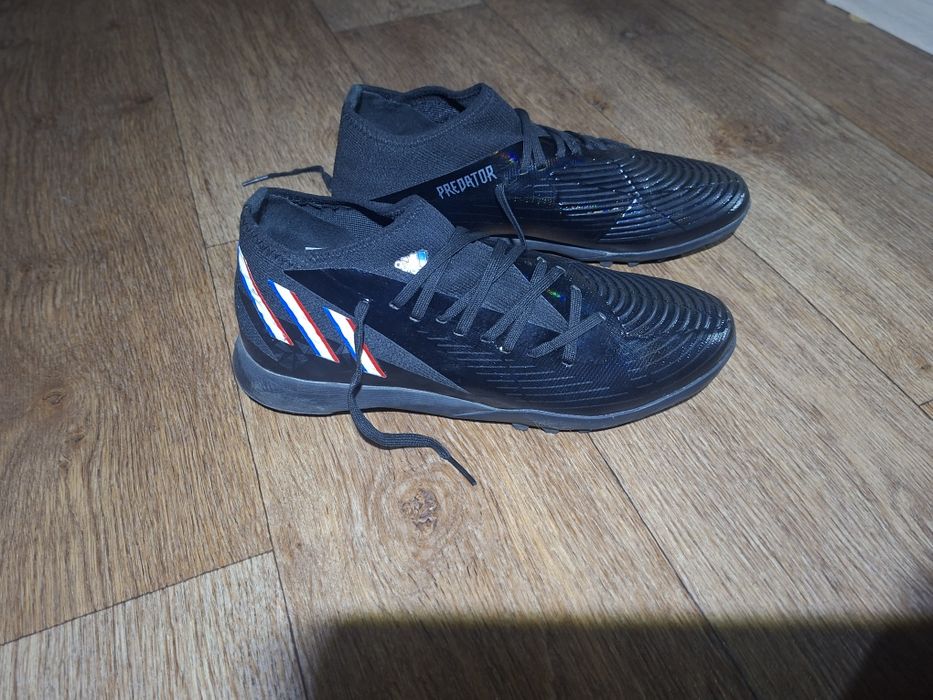 Продам сороконожки Adidas edge 3