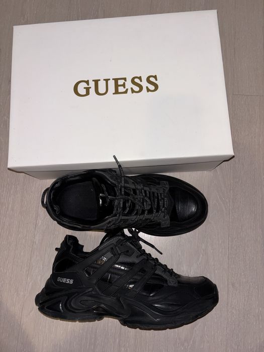 Обувки на Guess!