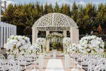 Inchiriem pentru Evenimente:Aranjamente Florale,Decoratiuni ,Accesorii