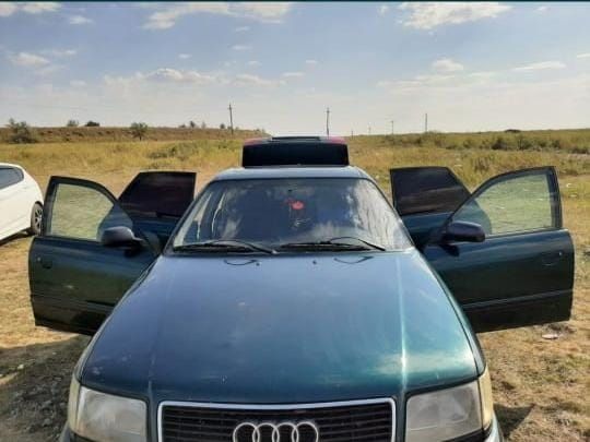Продам машину Ауди 100 с4