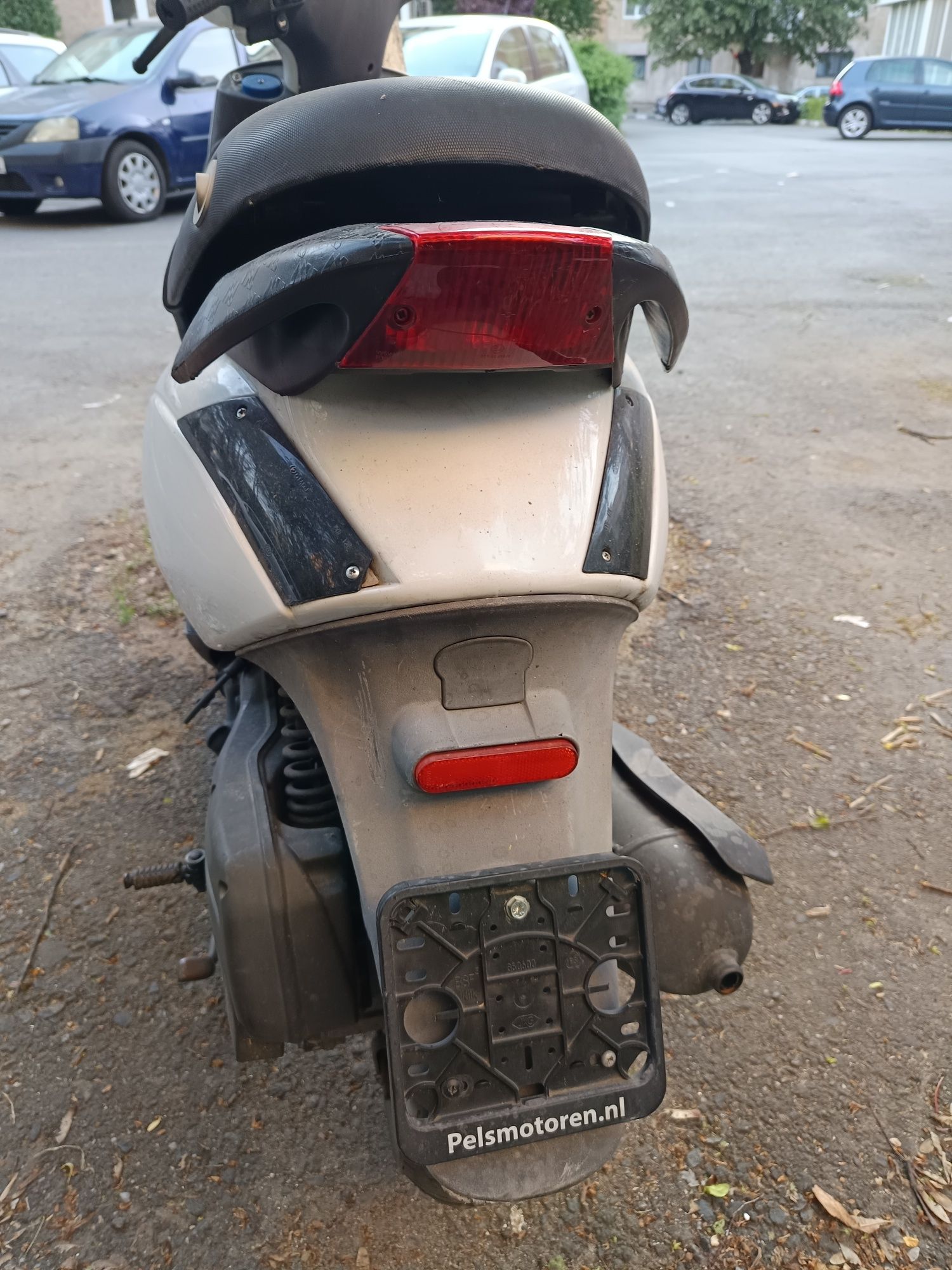 Scuter Piagio Zip