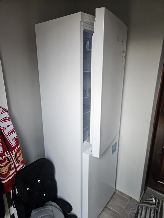 Продавам хладилник фризер.