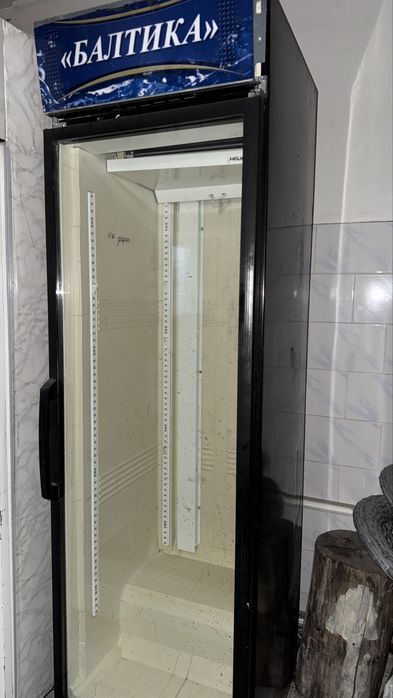 Продам холодильник витринный