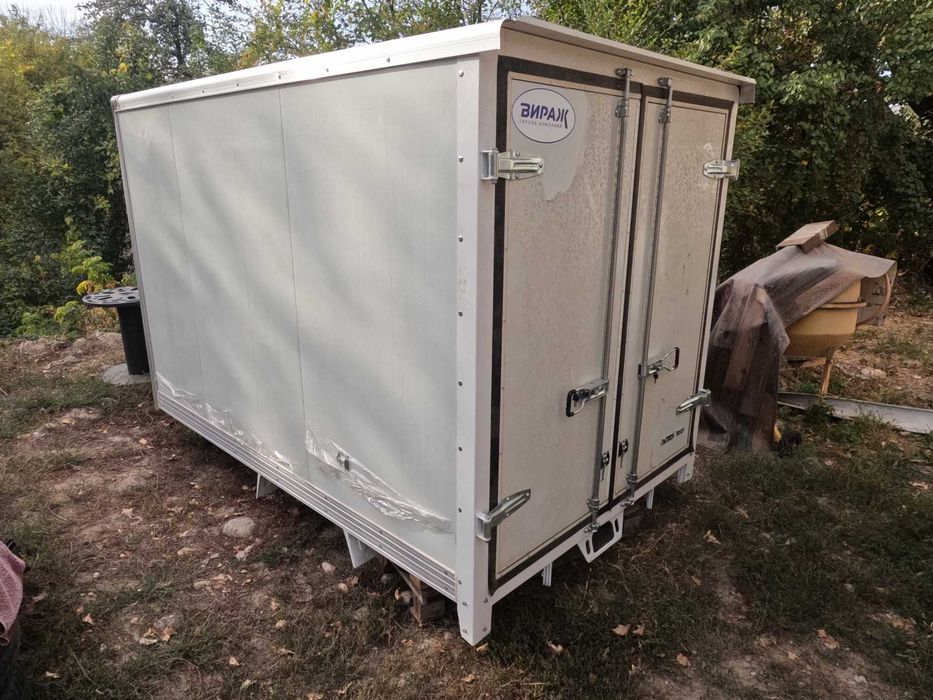 Фургон промтоварный заводской на FAW T80