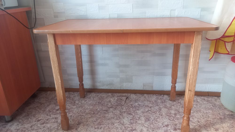 Продам кухонный стол