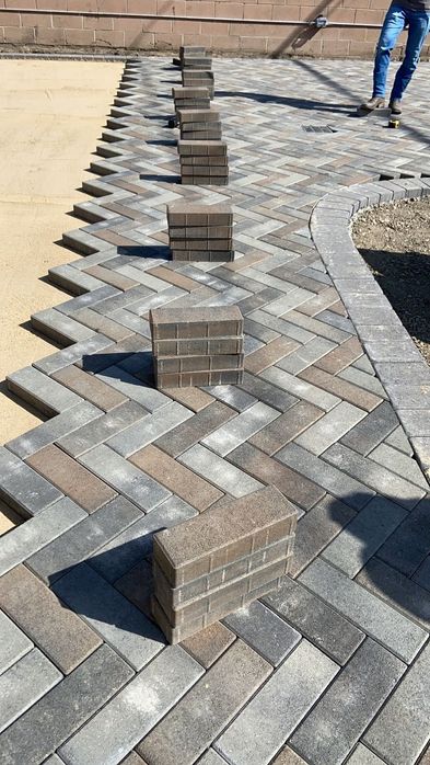 Бручатка укладка. Бардюр поребрик