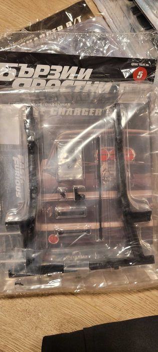 Продавам списания с части от Додж Чарджър.Цената е за брой