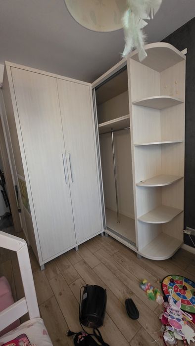 Dulapuri pal colț stare bună