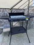Gratar electric cu picioare 2400 W