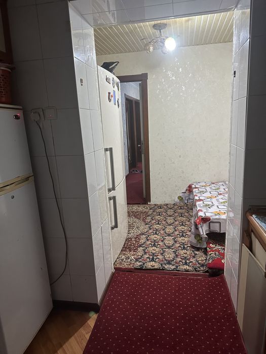 Akurayniy qizlari qoyaman oʻqidigon ishlidigon Johon tillari oldida.