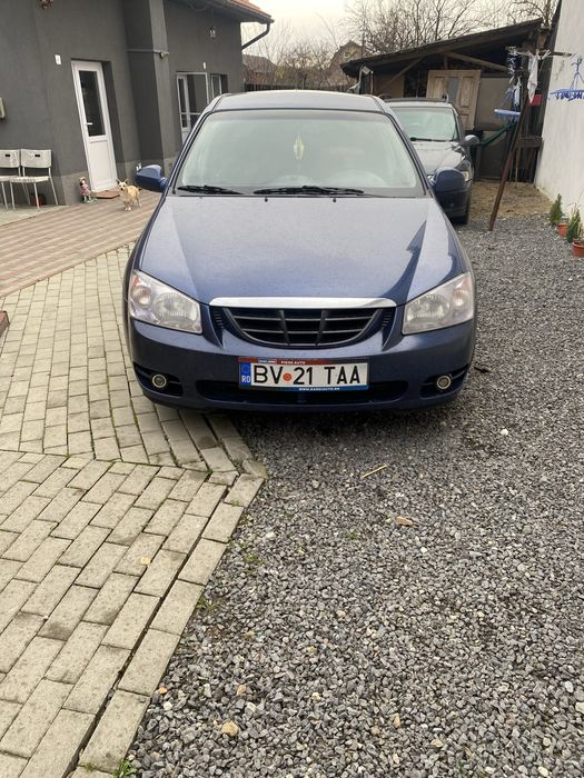 Vand kia cerato an fabricatie 2005 masina functioneaza bine mici defec