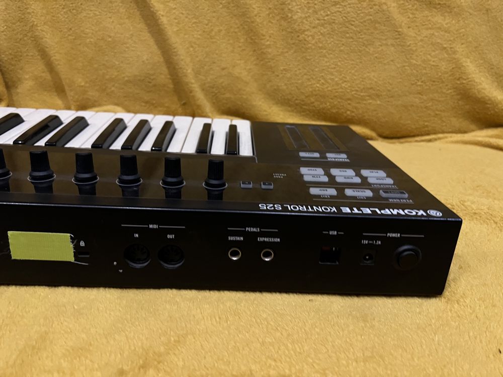 Native instruments komplete kontrol s25