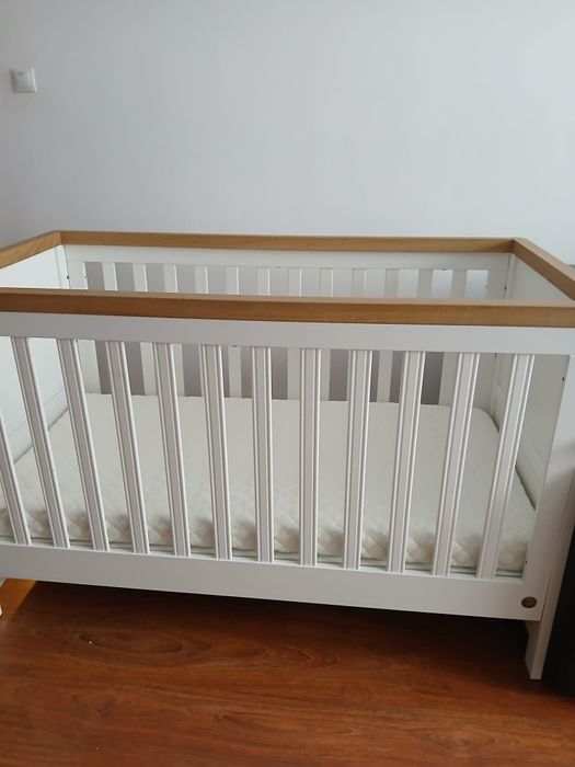 Pătuț din lemn pentru bebe
