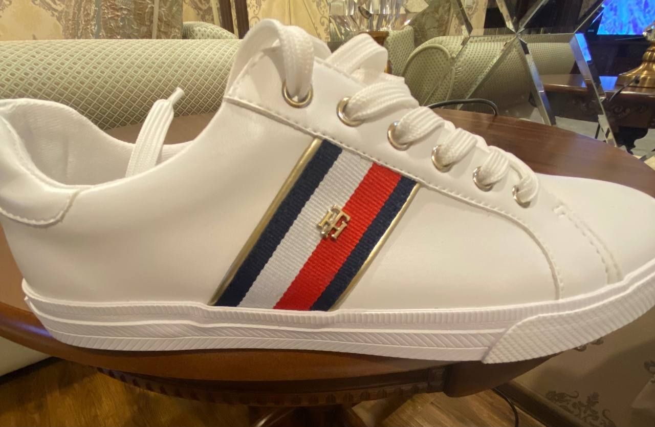 Продаются женские слипоны