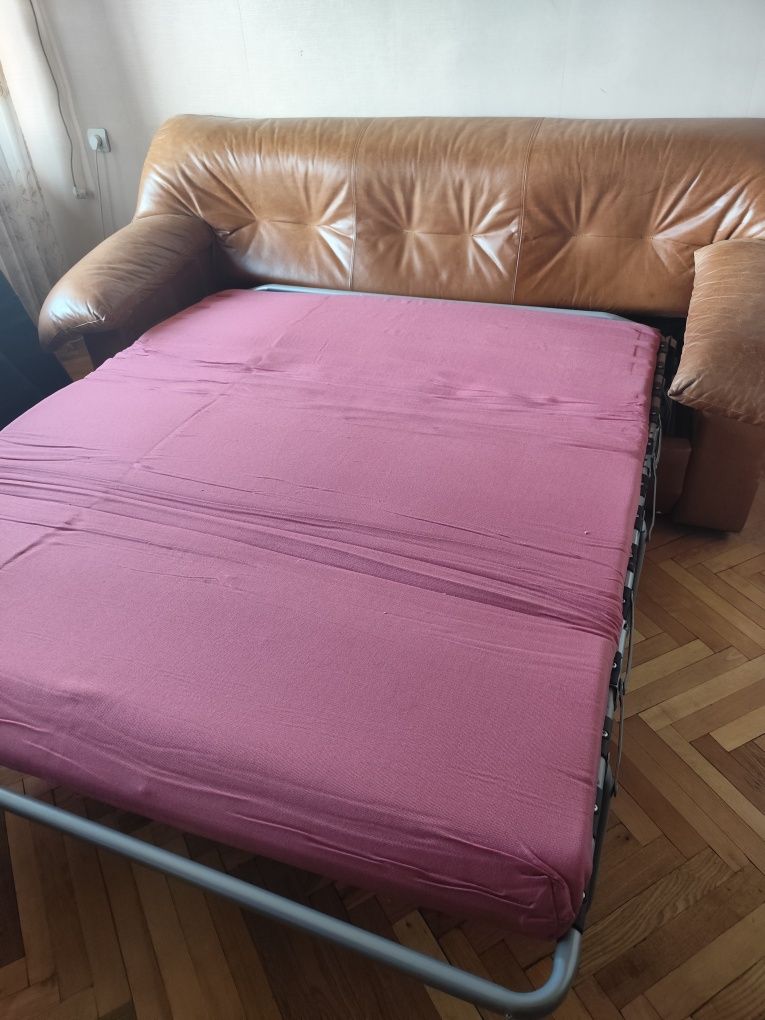 Кожанный диван кровать