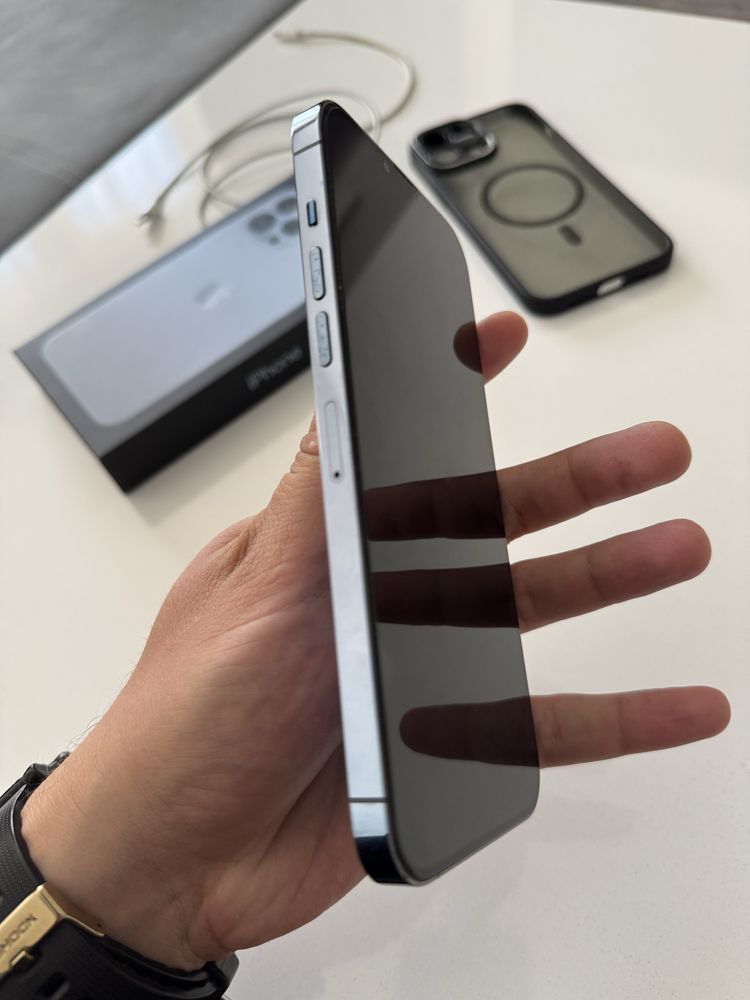 Iphone 13 Pro Max 256gb като нов