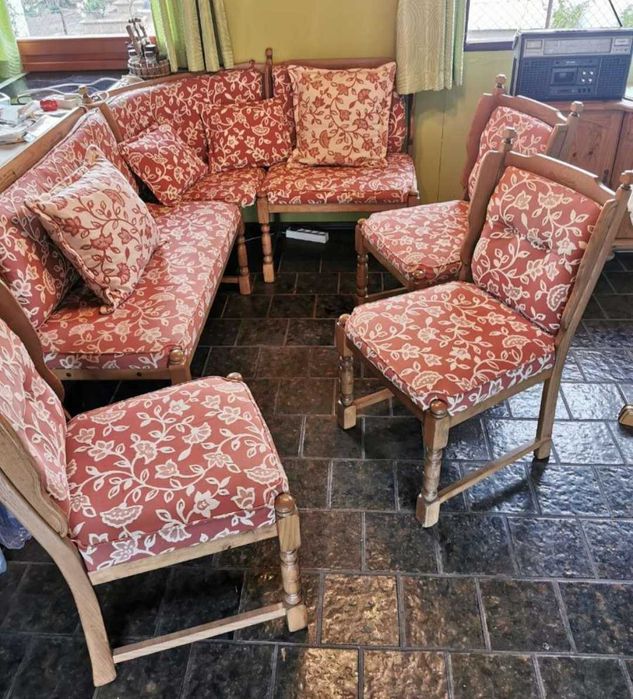 Colțar de bucătărie cu 3 scaune