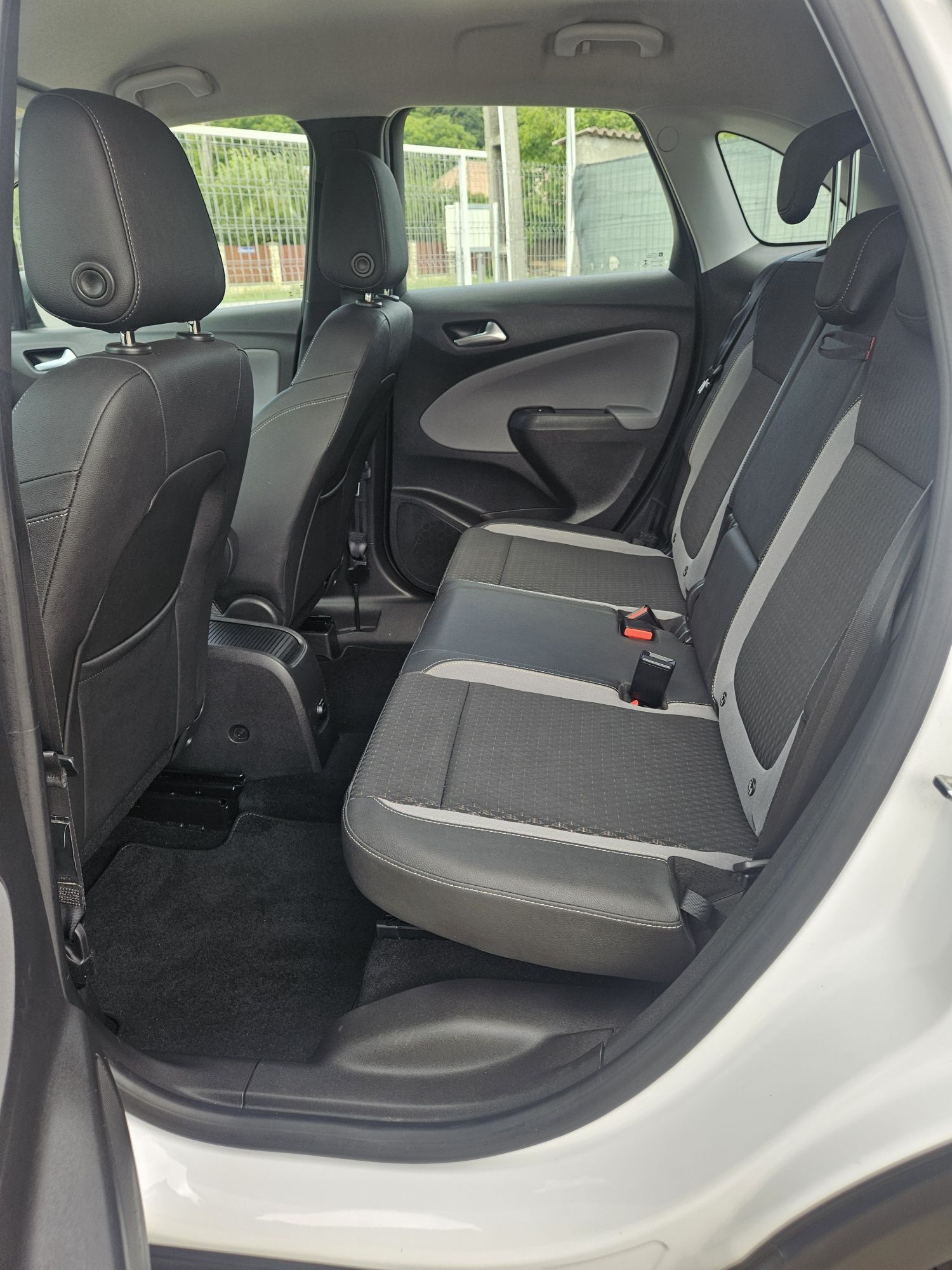 Opel Crossland X 1.5 Automat  din 2021!