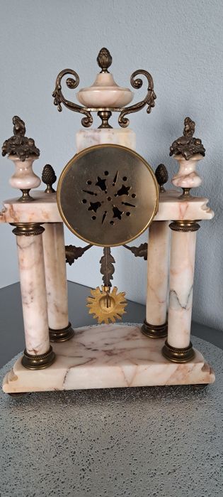 Ceas de simeniu de marmura