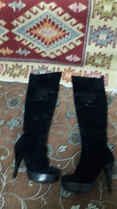 Женские замшевые сапоги