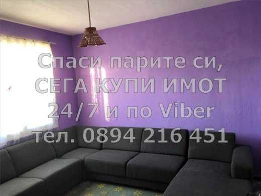 код 61604. Двуетажна тухлена къща 200м2 с двор 900м2 със стоп. сгради