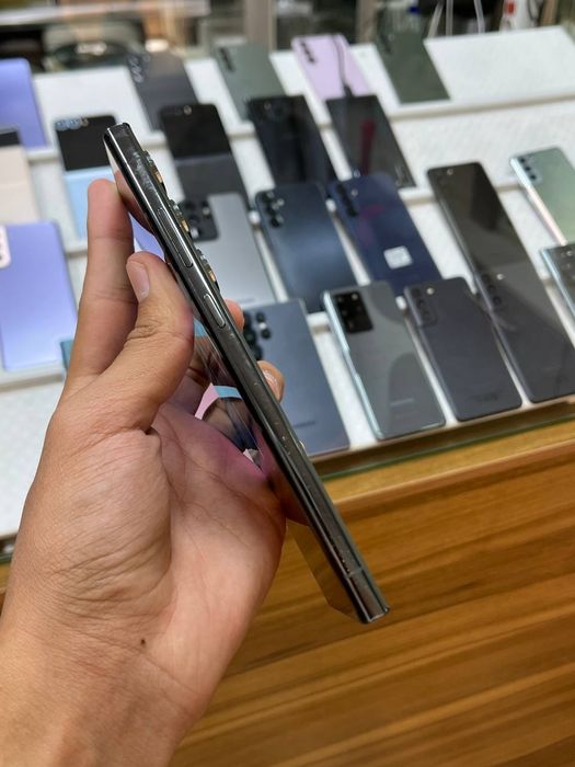 Samsung galaxy s23 ultra  5G 12/256gb holati yaxshi