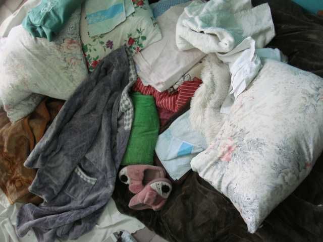 Набор Постельного Белья Пуховые Подушки ,Одеяла , Махровые полотенца