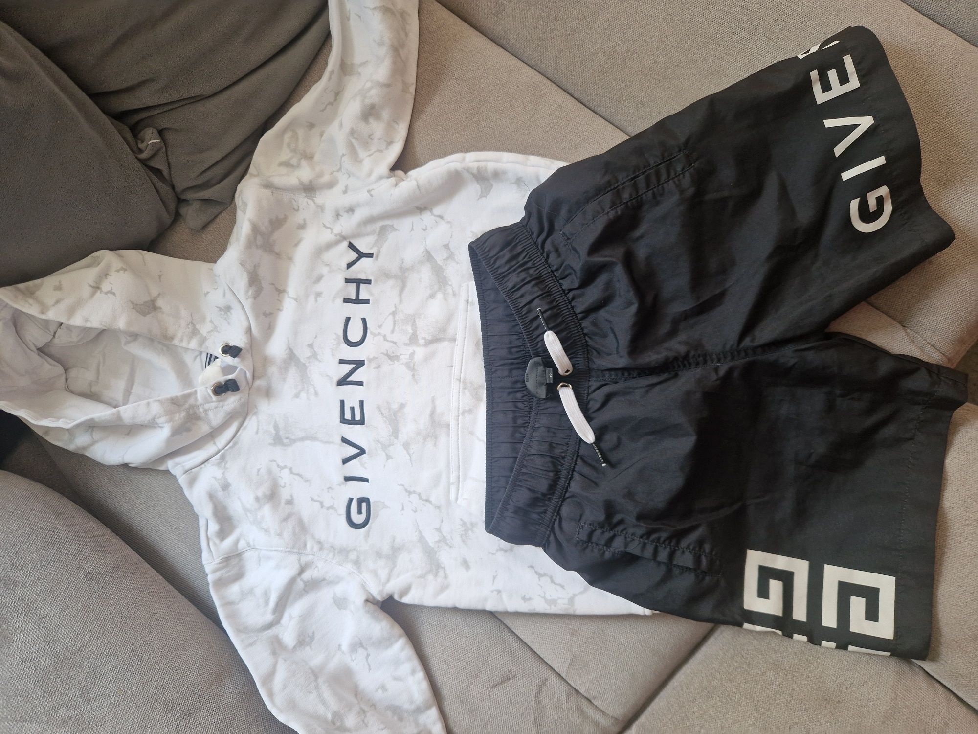 Суитчър и бански Givenchy