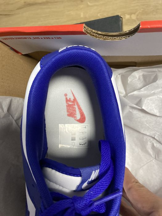 Nike Dunk Low.