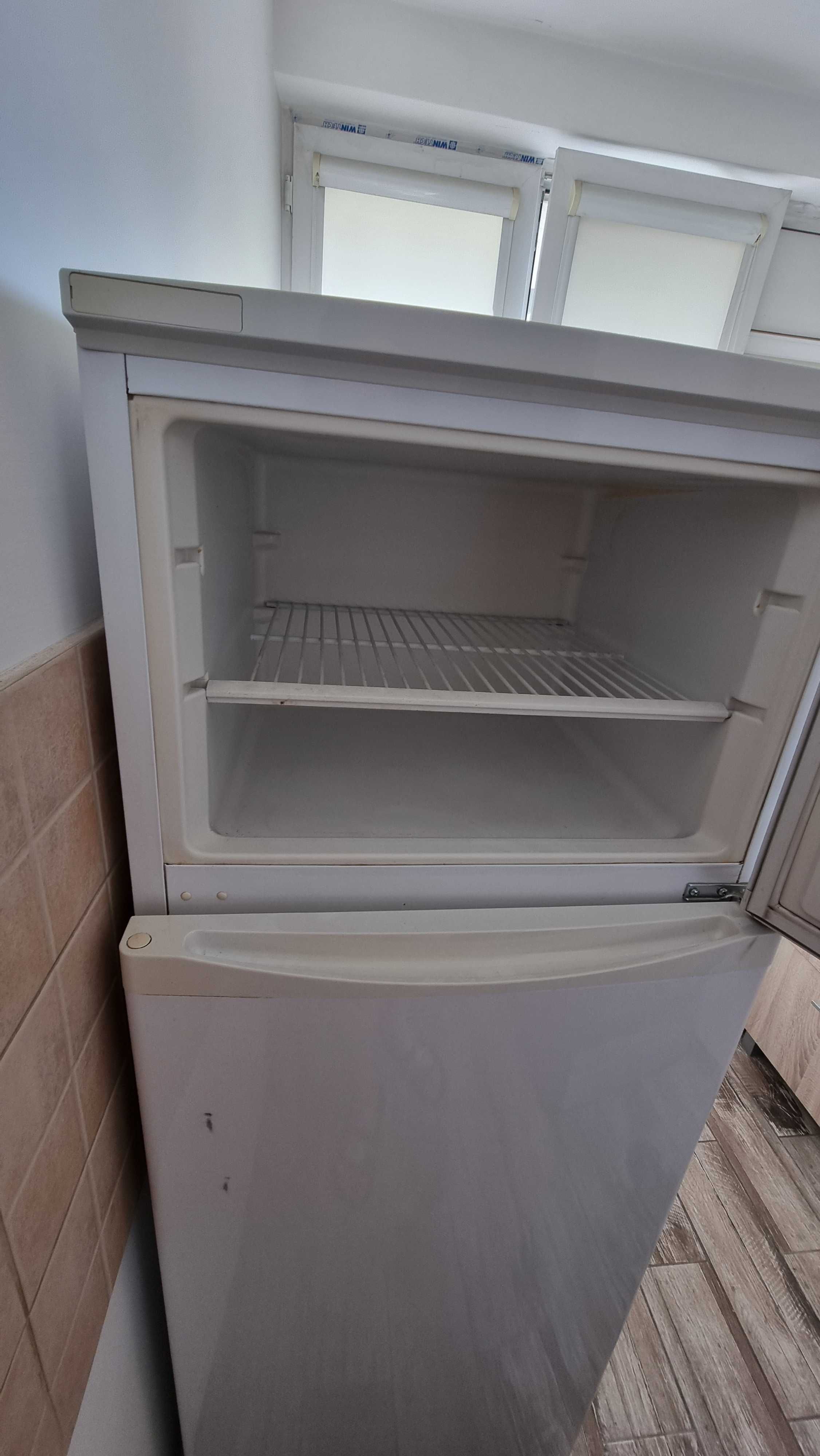 Frigider Arctic cu congelator stare foarte buna