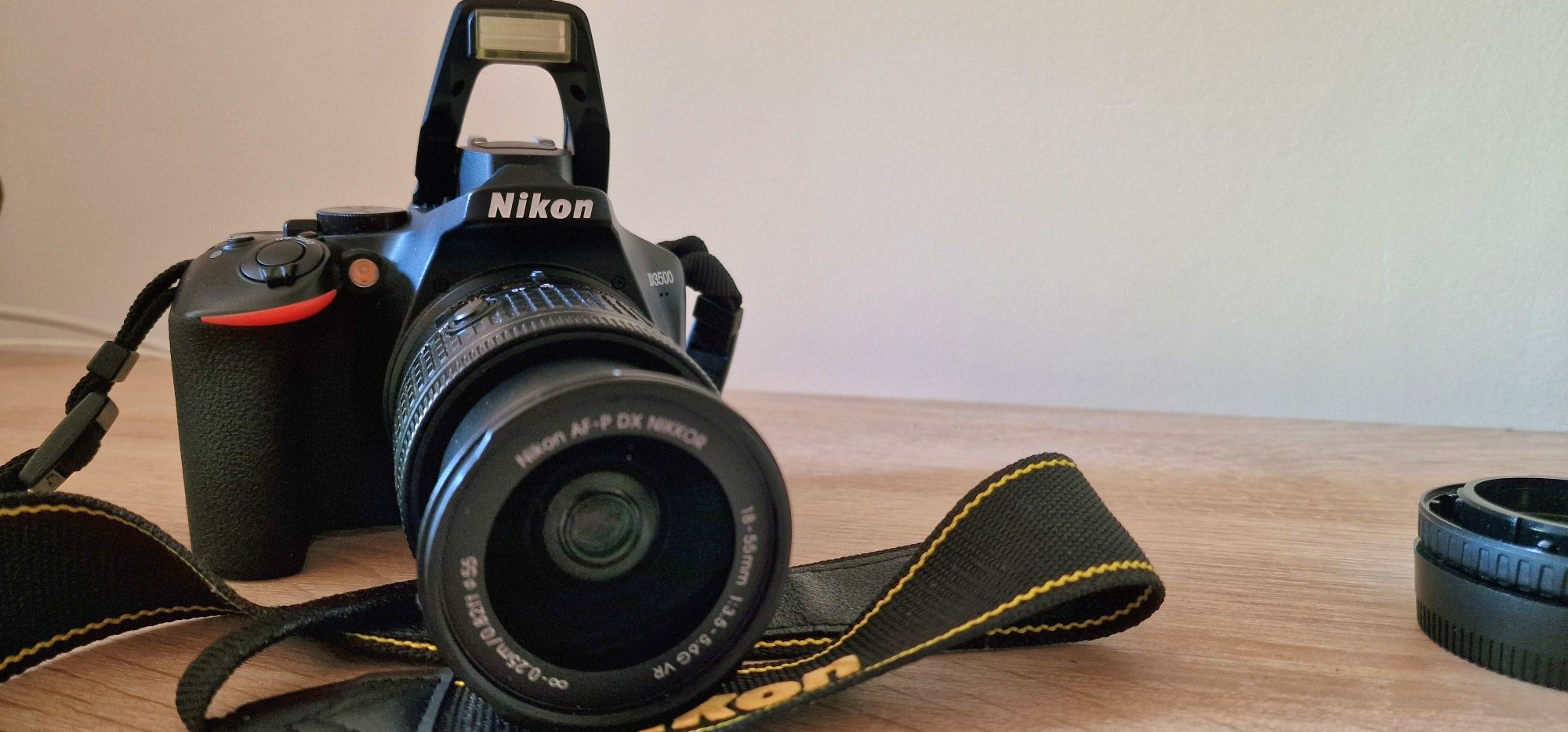 Nikon D3500 + obiectiv Nikkor 18-55mm VR