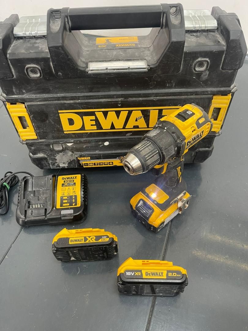 Masina de gaurit si insurubat DEWALT DCD708 -A-