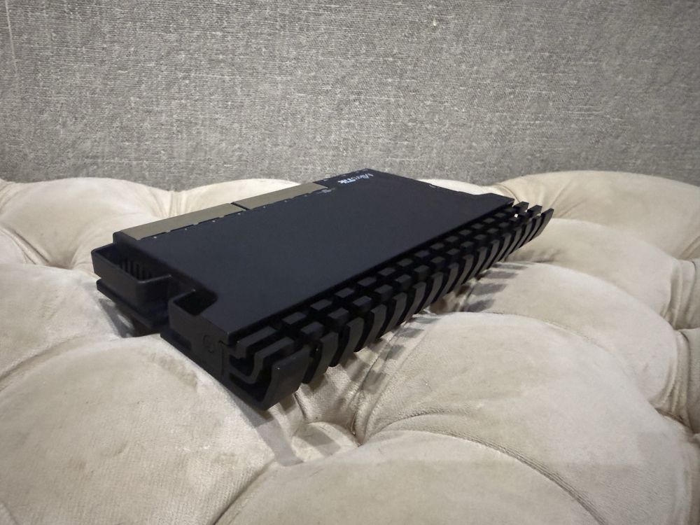 * новый сверхмощный маршрутизатор от компании Mikrotik