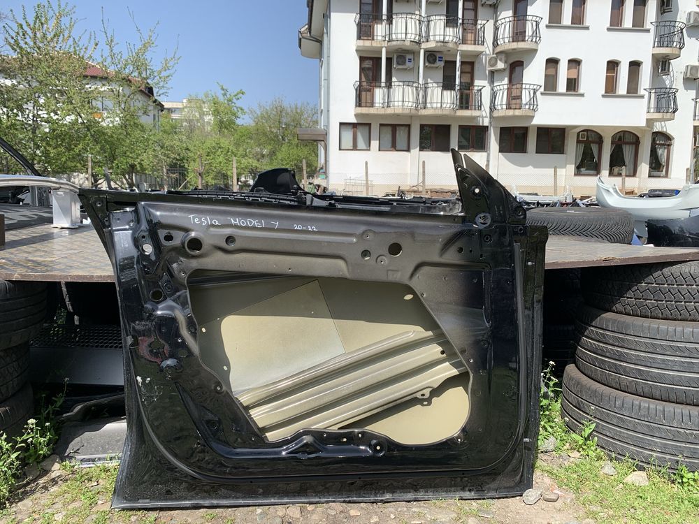 Врата Tesla Model Y