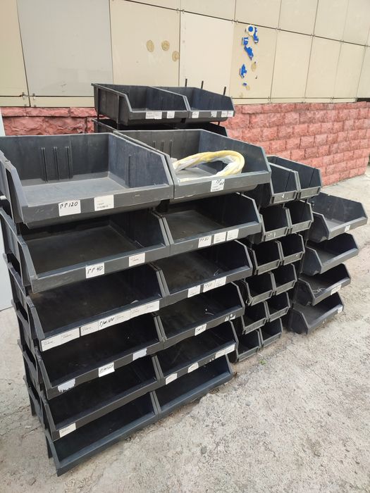 Лотки пластиковые. 44*45 и 19*34. Б/У.