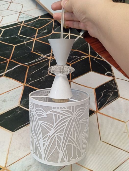 Продам люстру в отличном состоянии