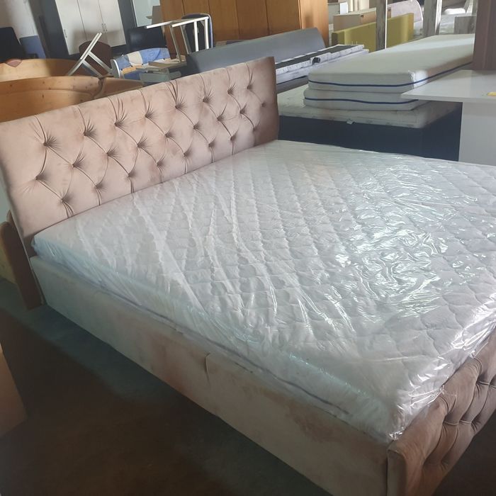 Pat dormitor tapițat 1.80m/2m+saltea întreagă