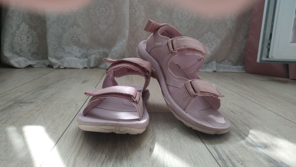 Спортни розови сандали