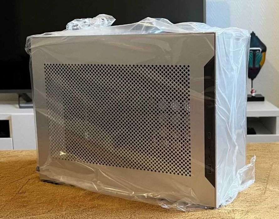 PC Gaming Mini-Itx 9800x3d 32GB RAM 1TB Nvme 5060ti 16GB