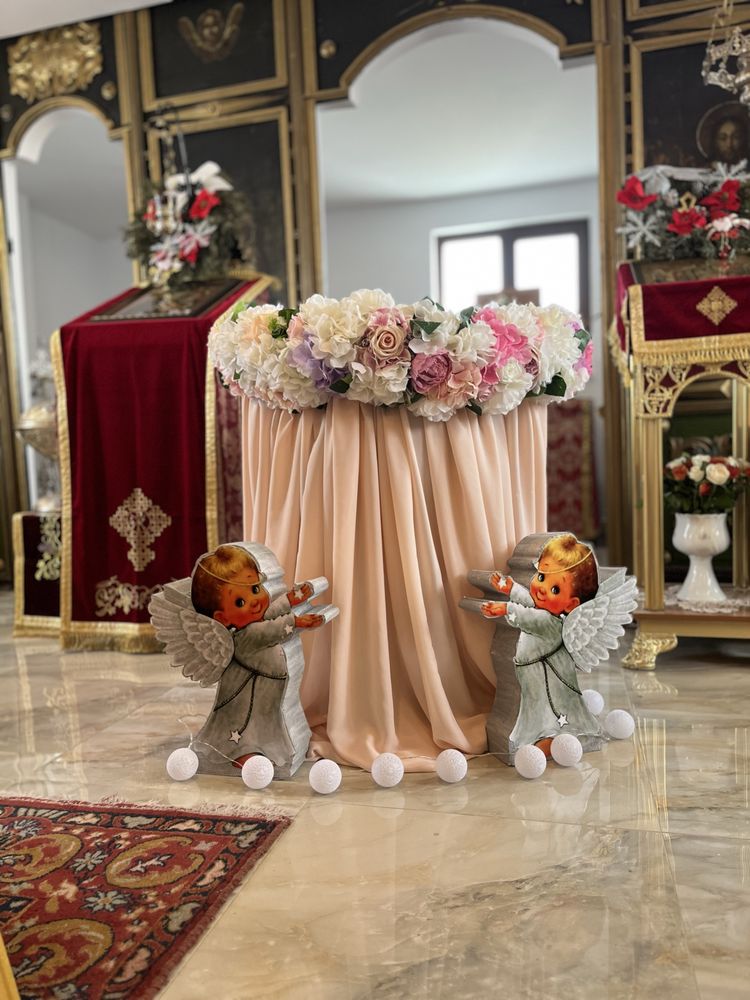 Marturii botez, bebelusi si figurine si decor cristelnita