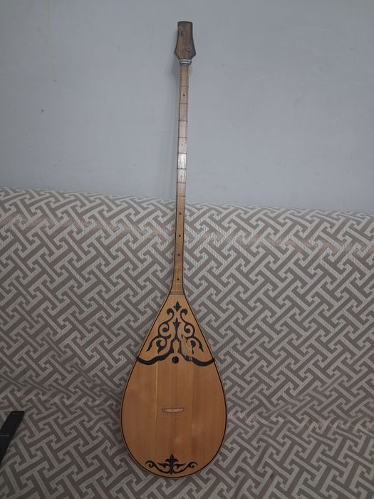 Домбыра сатылады