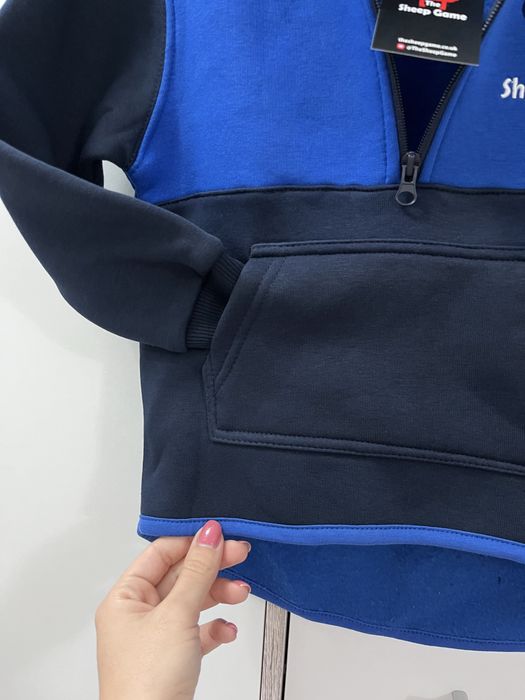 Детски суичър с качулка в тъмносиньо