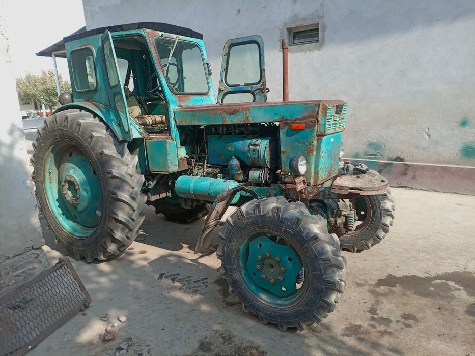 RADNOY T 40 Traktor sotiladi Andijonda