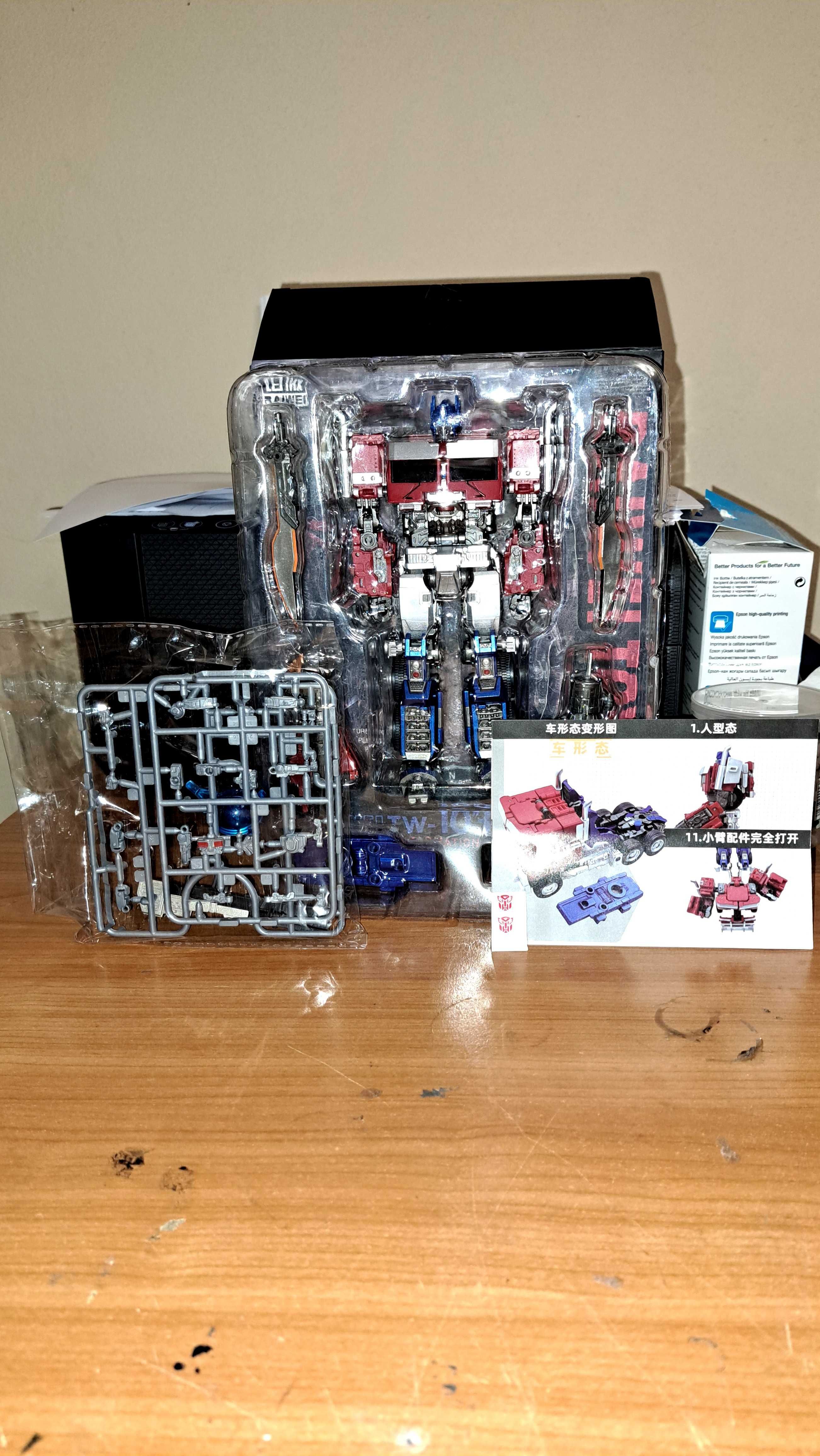 Figurina transformers noua Optimus Prime studio series